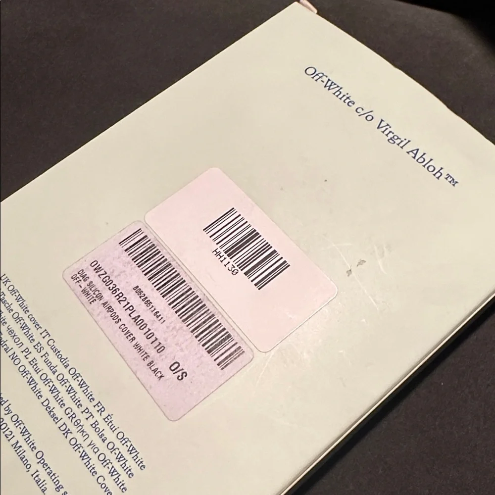 NIB Off-White WITH STRAP AirPods Case - Diagonal design White and Black